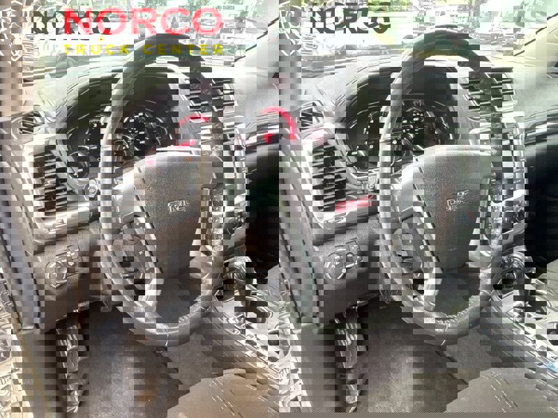 Used 2015 GMC Acadia SLE image 18