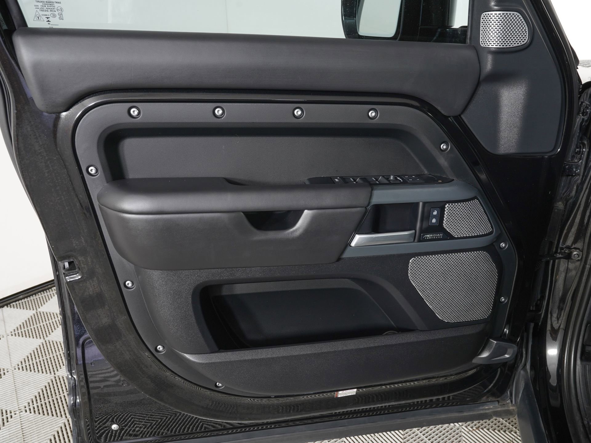 Used 2024 Land Rover Defender 130 X image 16