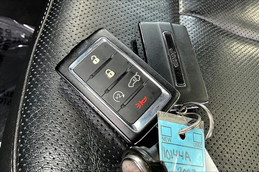 Used 2023 Jeep Grand Cherokee L Overland w/ Rear Seat Video Group I image 10