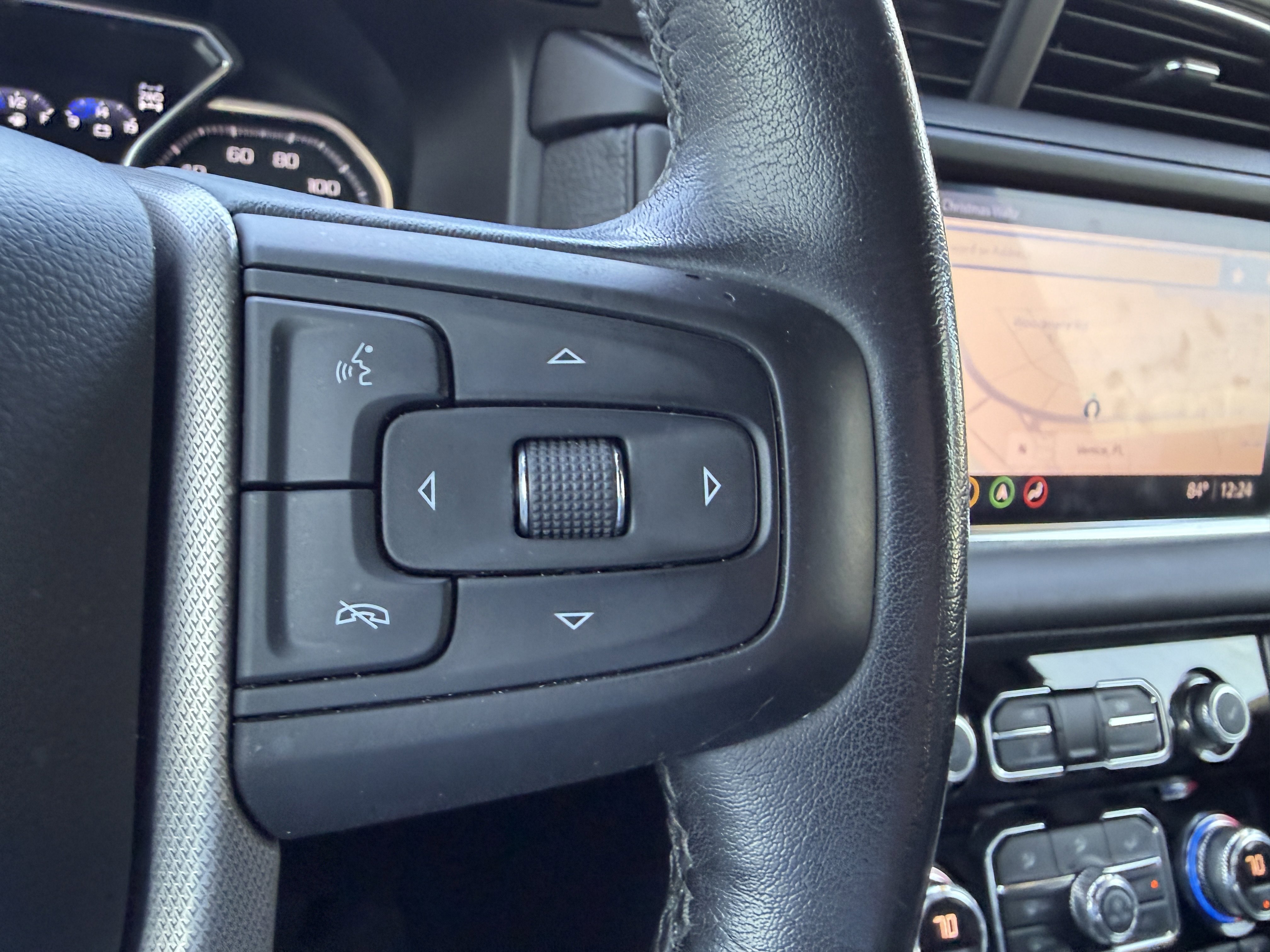 Used 2021 GMC Yukon Denali w/ Denali Premium Package image 33