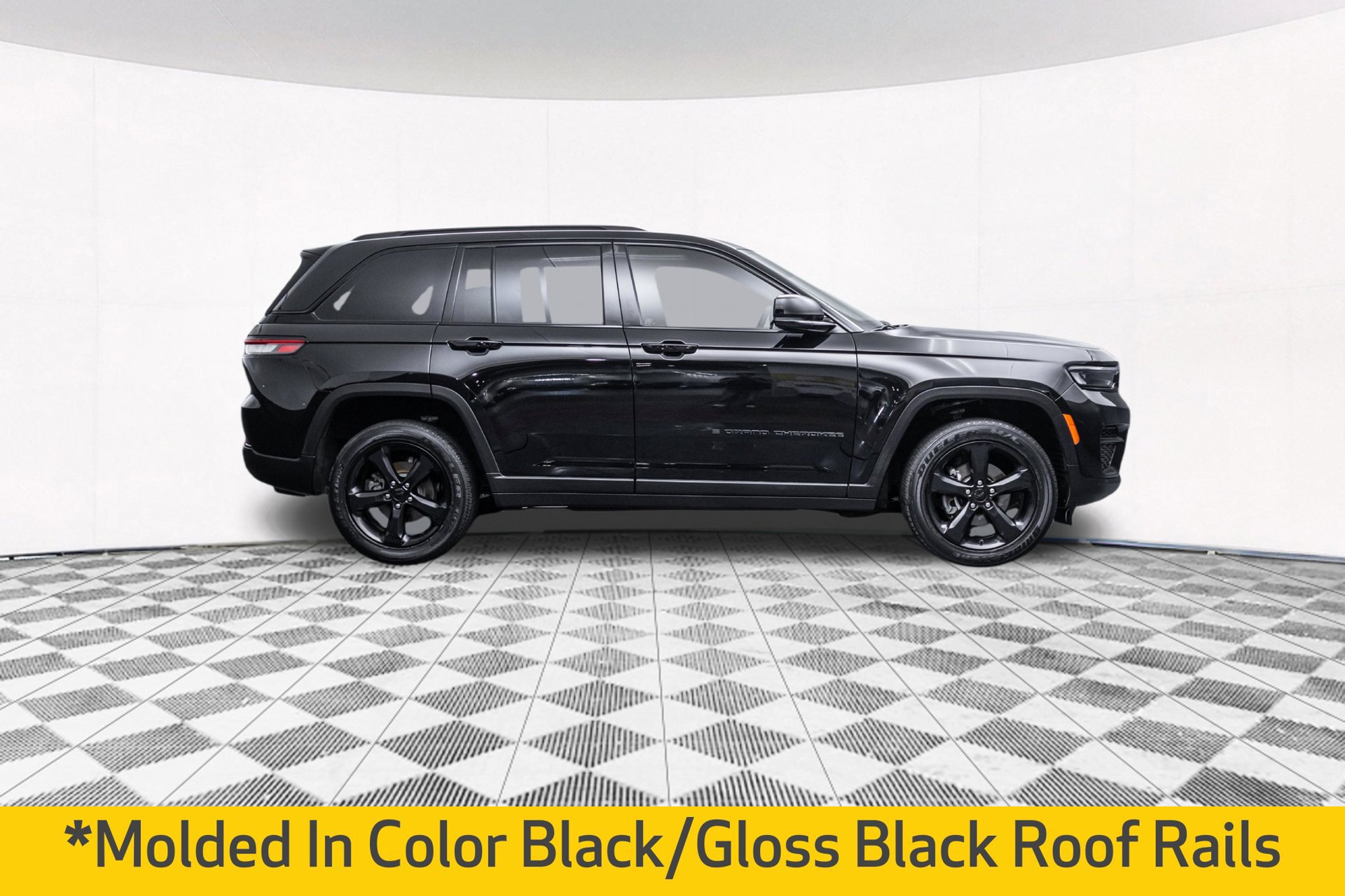Used 2023 Jeep Grand Cherokee Altitude AWD/4WD image 14