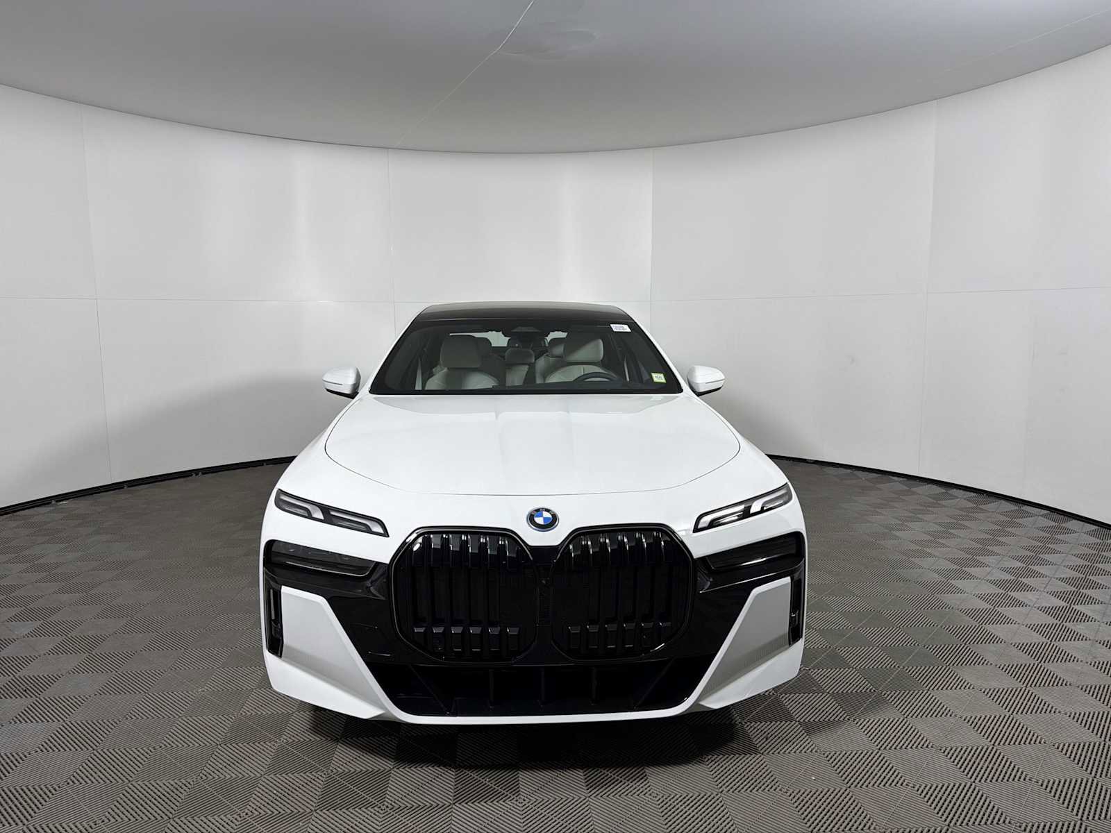 New 2026 BMW i7 xDrive60 w/ Premium Package image 5