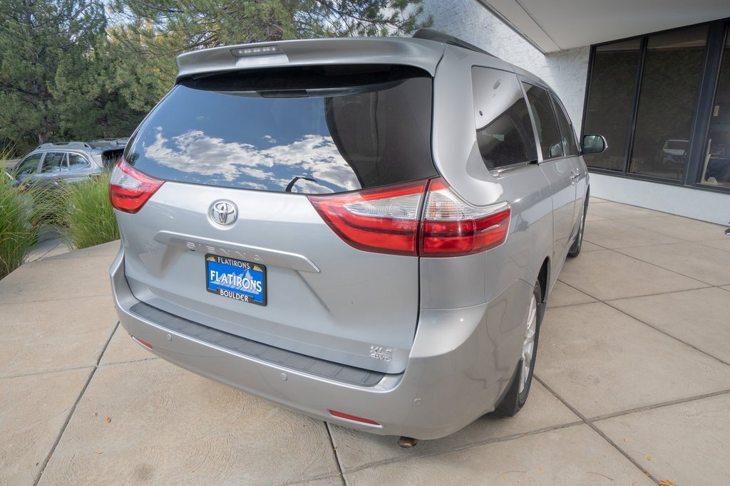Used 2017 Toyota Sienna XLE Premium image 6