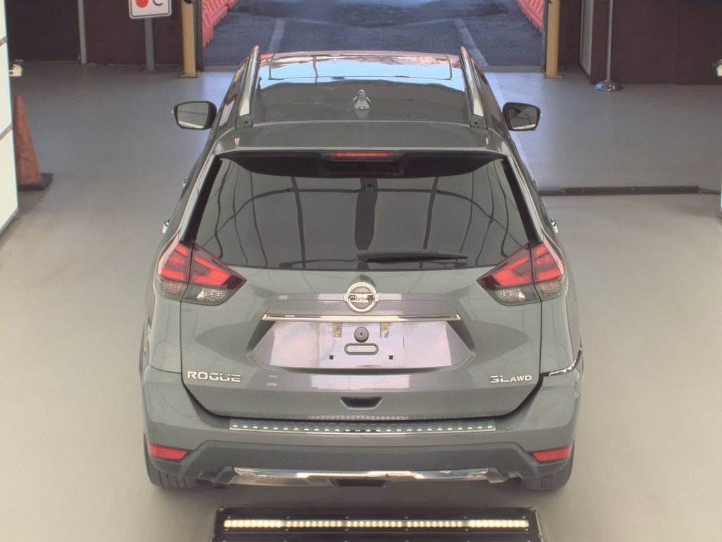 Used 2018 Nissan Rogue SL w/ Premium Package image 2