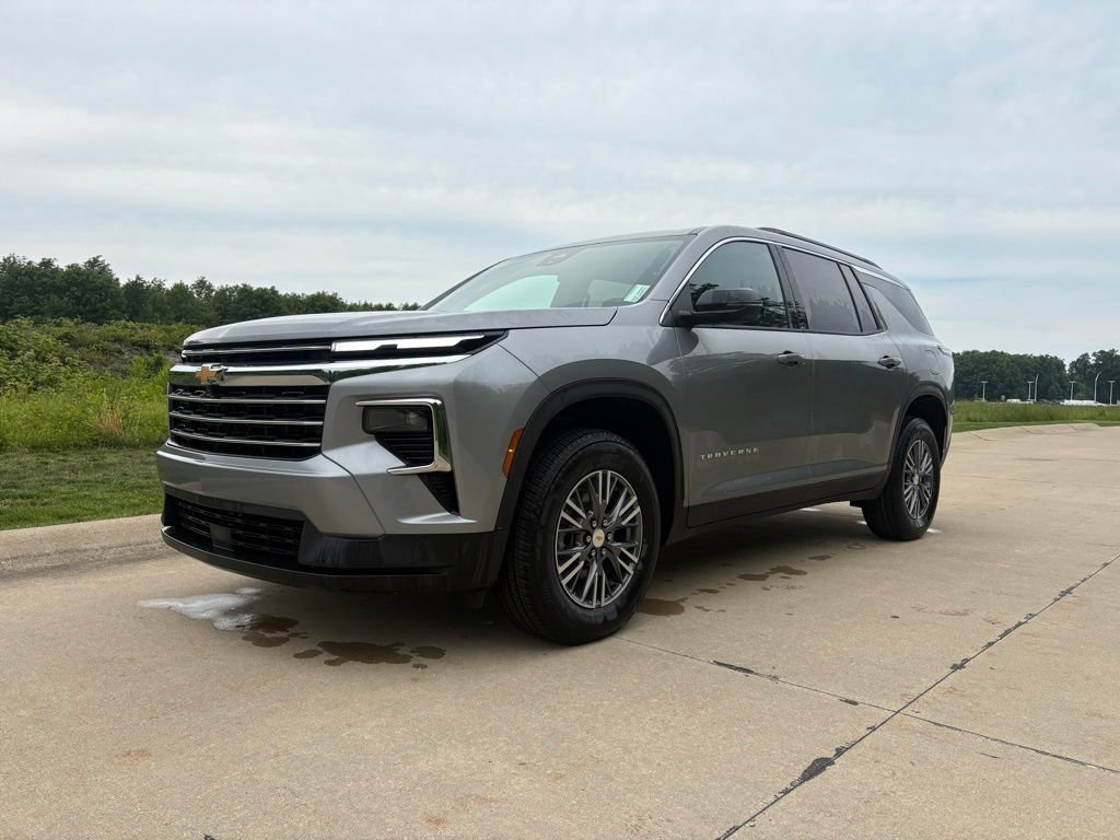 New 2026 Chevrolet Traverse LT w/ LPO, Floor Liner Package FWD image 1