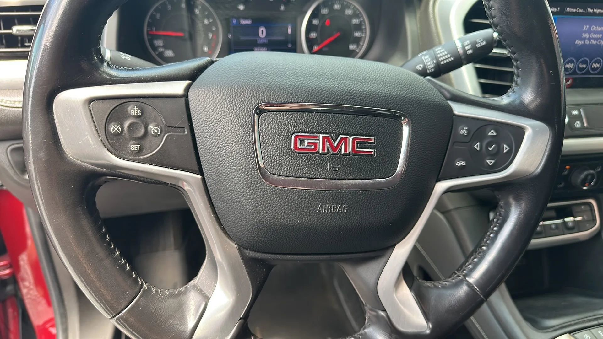 Used 2020 GMC Acadia SLE image 11