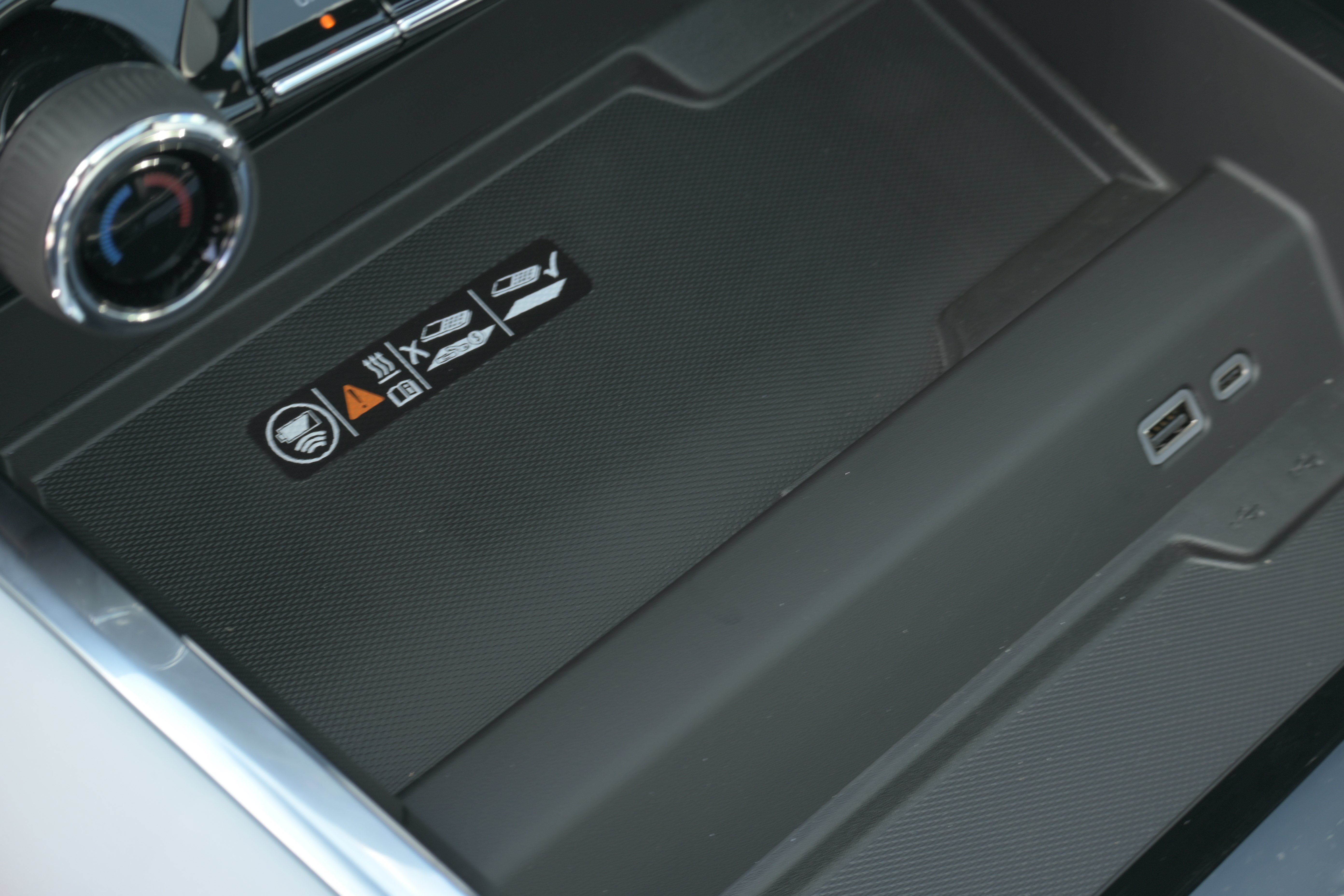New 2026 Chevrolet Suburban Premier AWD/4WD image 32