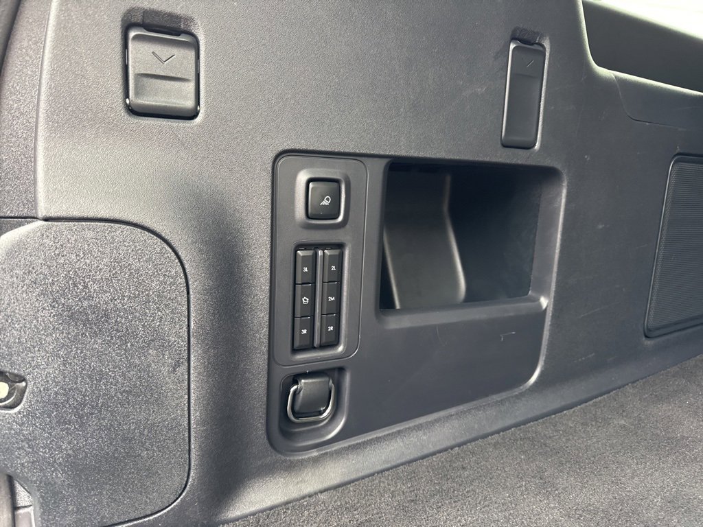 Used 2025 Lincoln Navigator L Reserve image 16