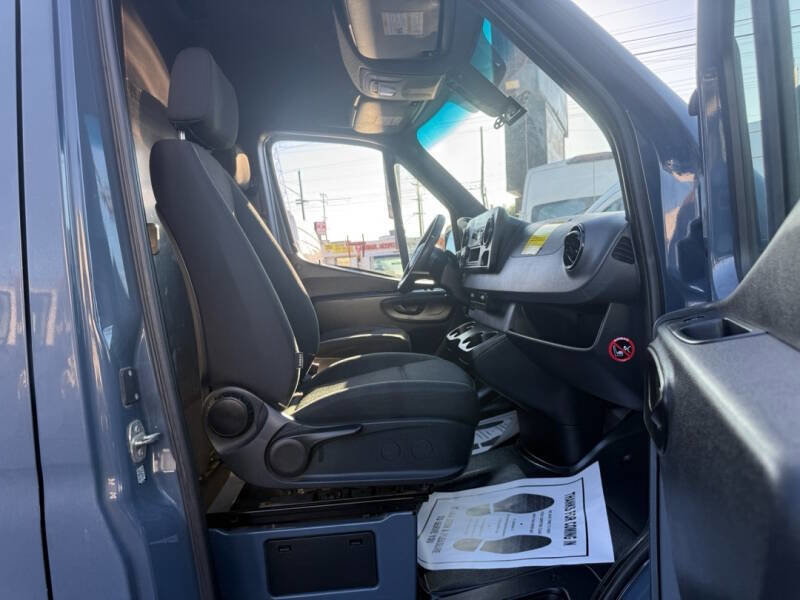 Used 2019 Mercedes-Benz Sprinter 170 image 12