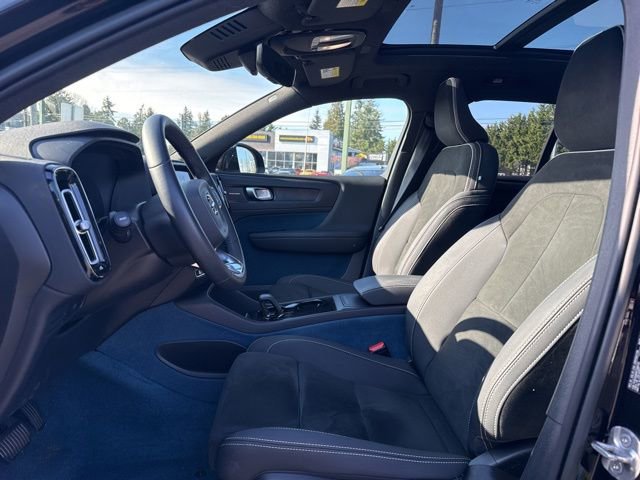Used 2023 Volvo XC40 Recharge Ultimate image 13