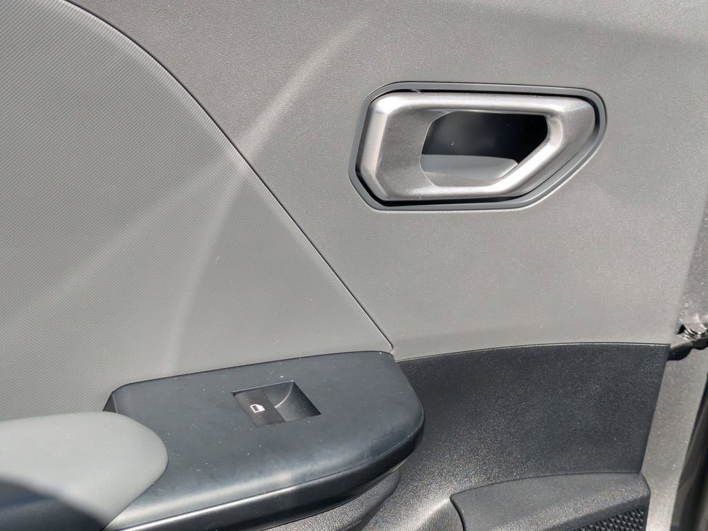 Used 2025 Kia K4 LXS image 26