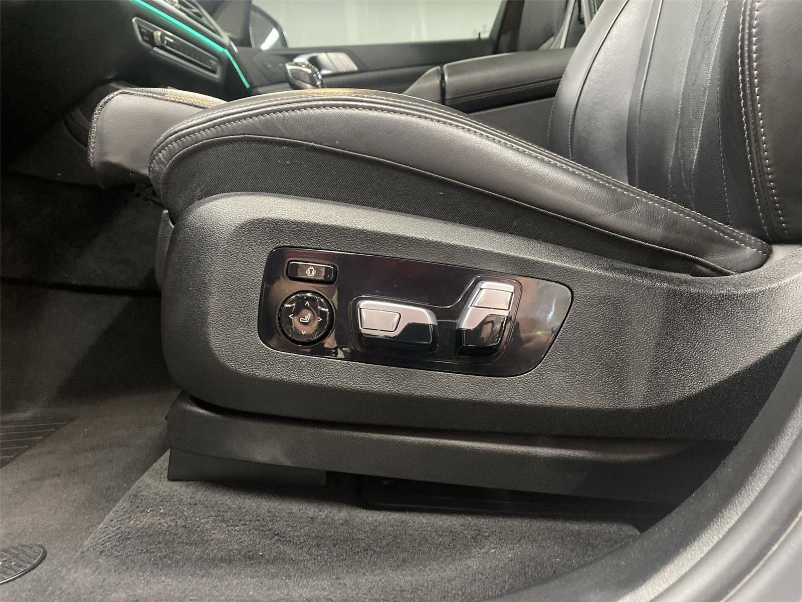 Used 2022 BMW X7 M50i AWD/4WD image 18