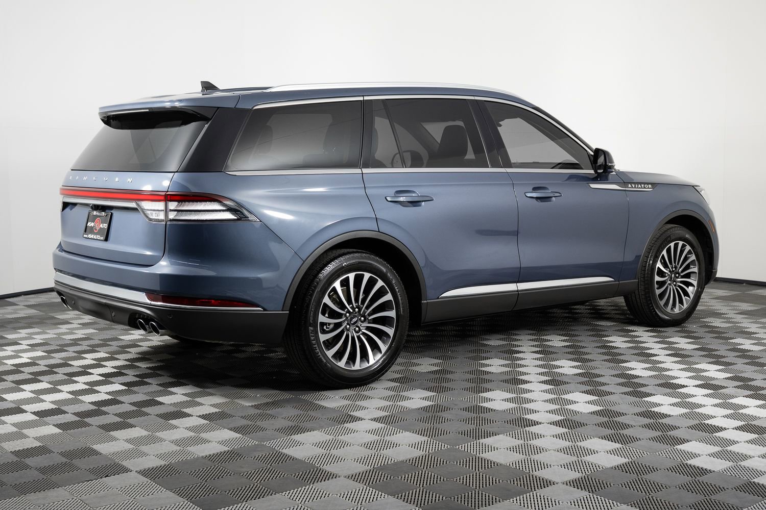 Used 2021 Lincoln Aviator Reserve w/ Class IV Trailer Tow Package image 8