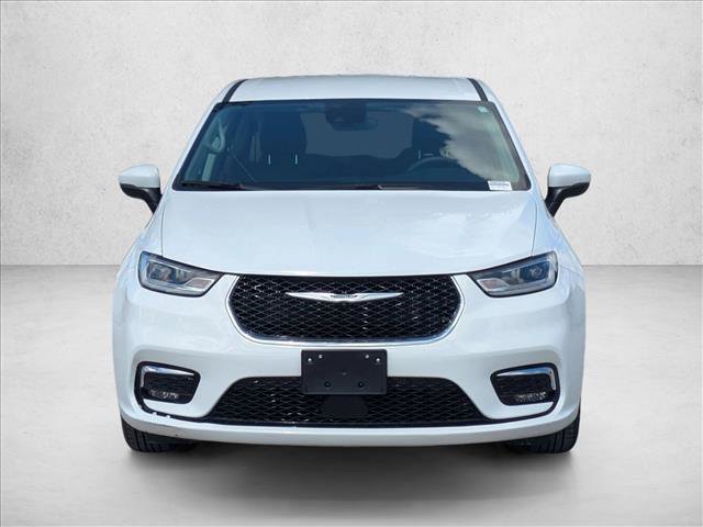 Used 2023 Chrysler Pacifica Touring-L FWD image 2