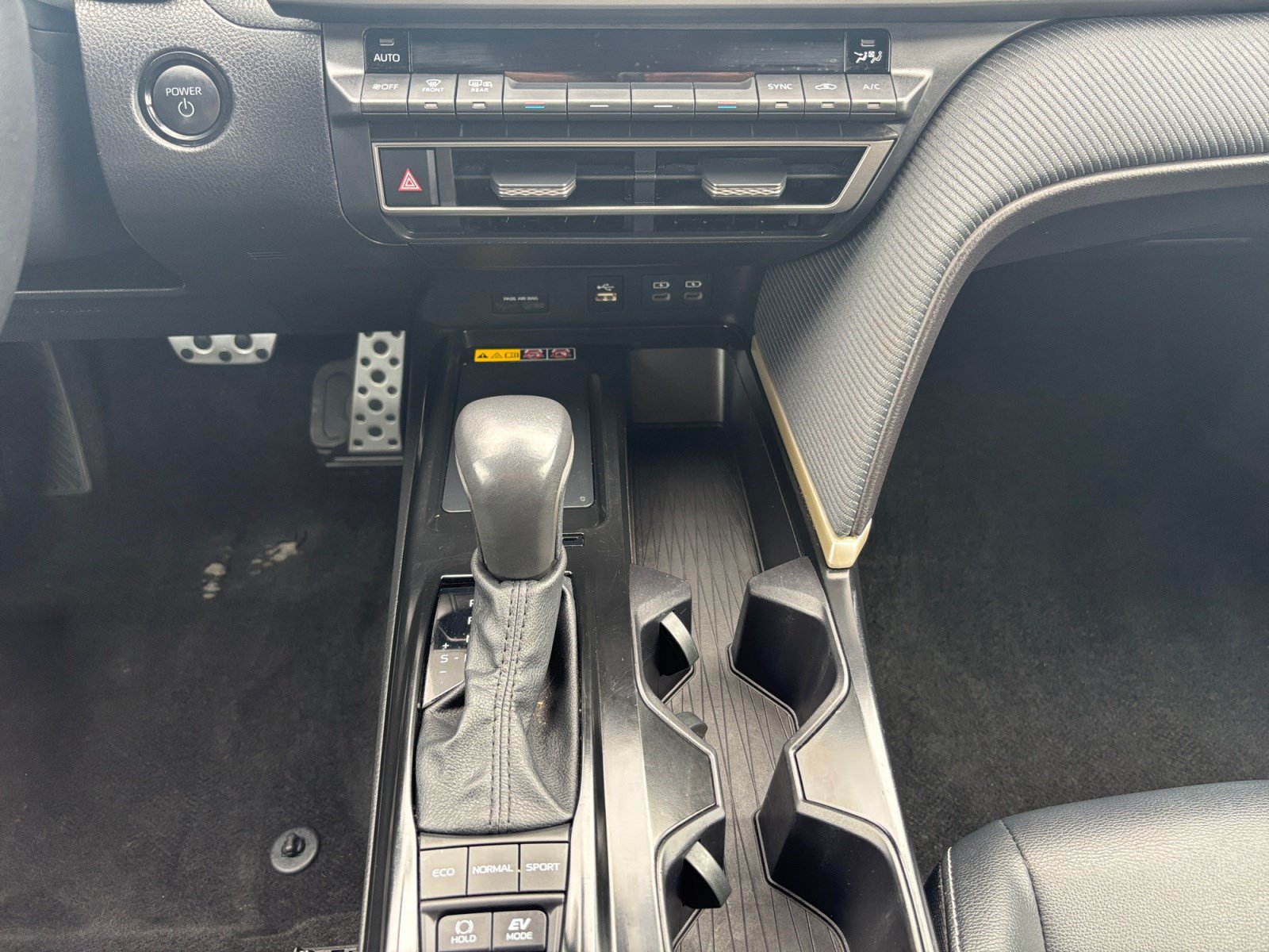 Used 2025 Toyota Camry SE FWD image 12