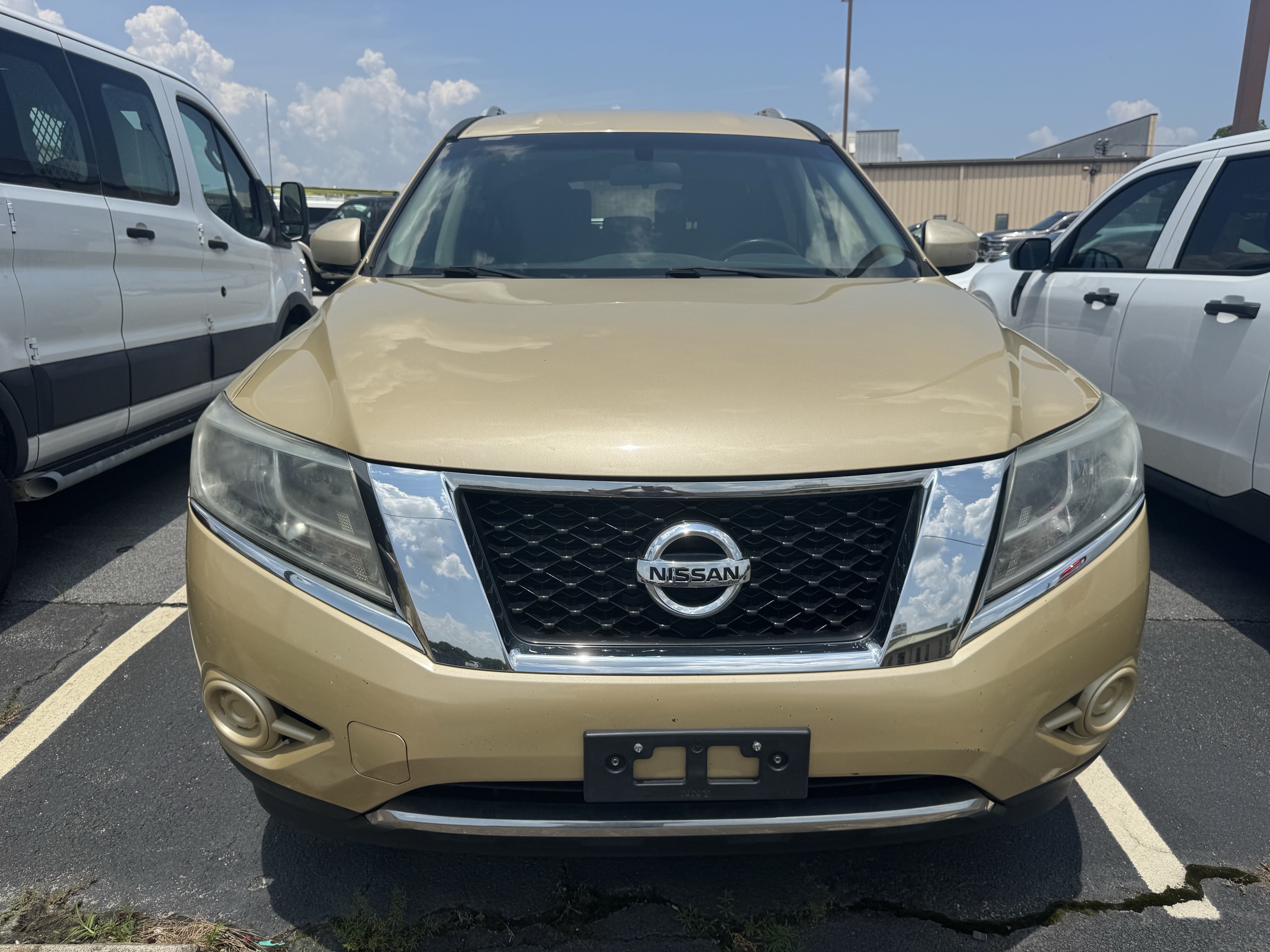 Used 2013 Nissan Pathfinder SV FWD image 2