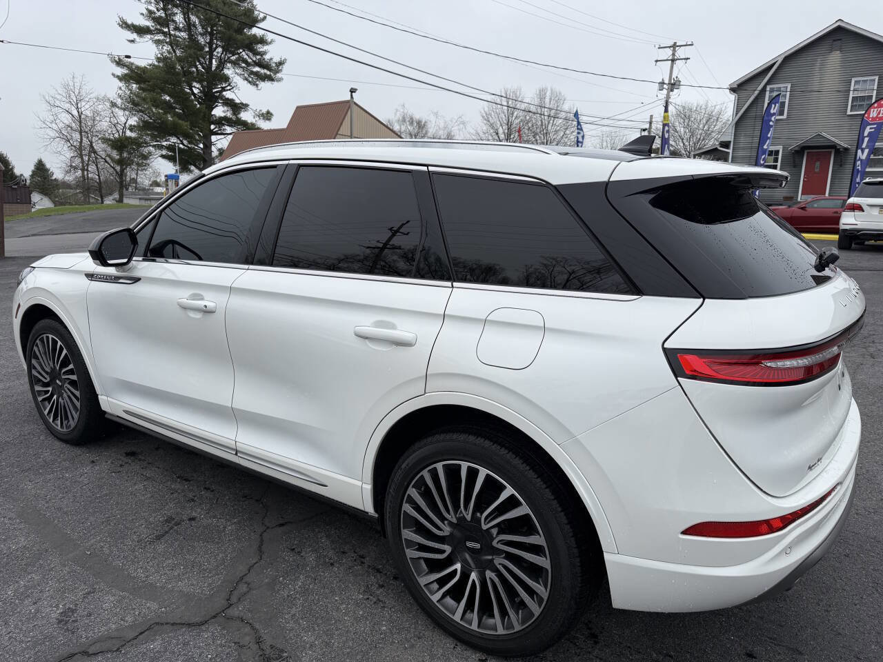 Used 2022 Lincoln Corsair AWD w/ Premium Package image 3