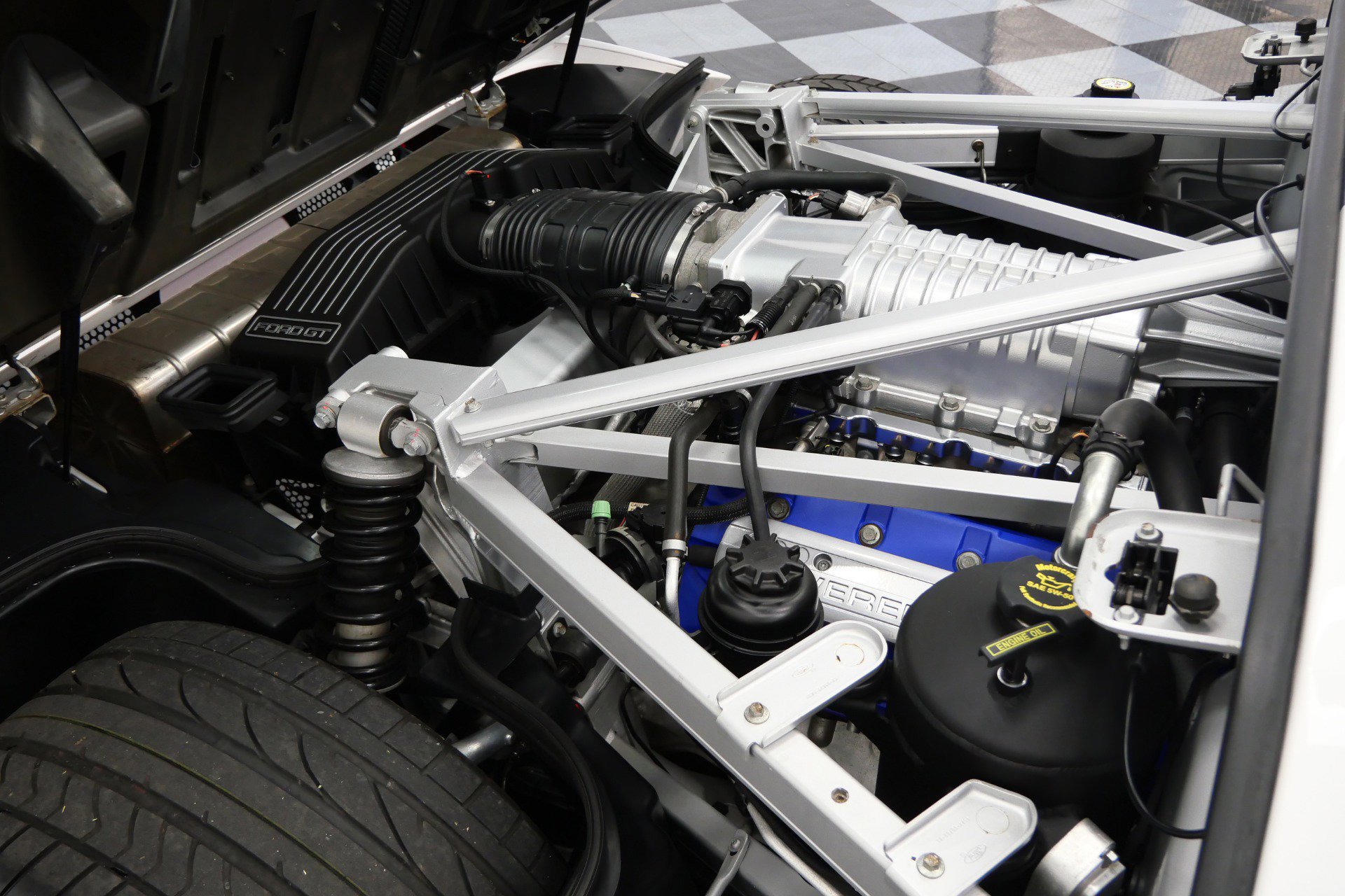 Used 2005 Ford GT RWD image 45
