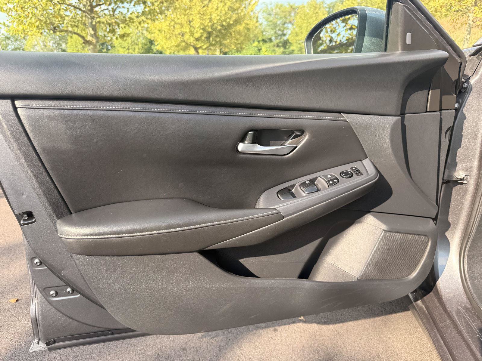 Used 2024 Nissan Sentra SV FWD image 12