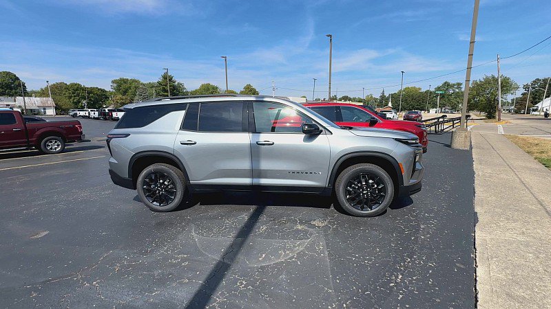 New 2026 Chevrolet Traverse LT w/ Midnight/Sport Edition image 5