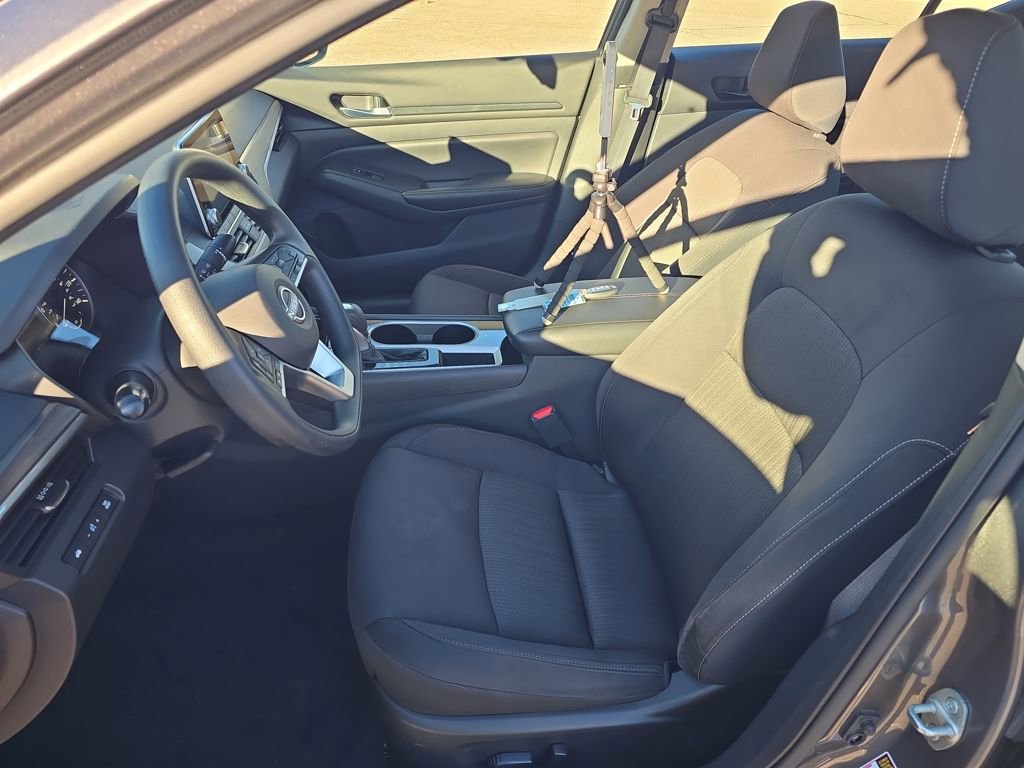 Used 2024 Nissan Altima 2.5 SV image 10