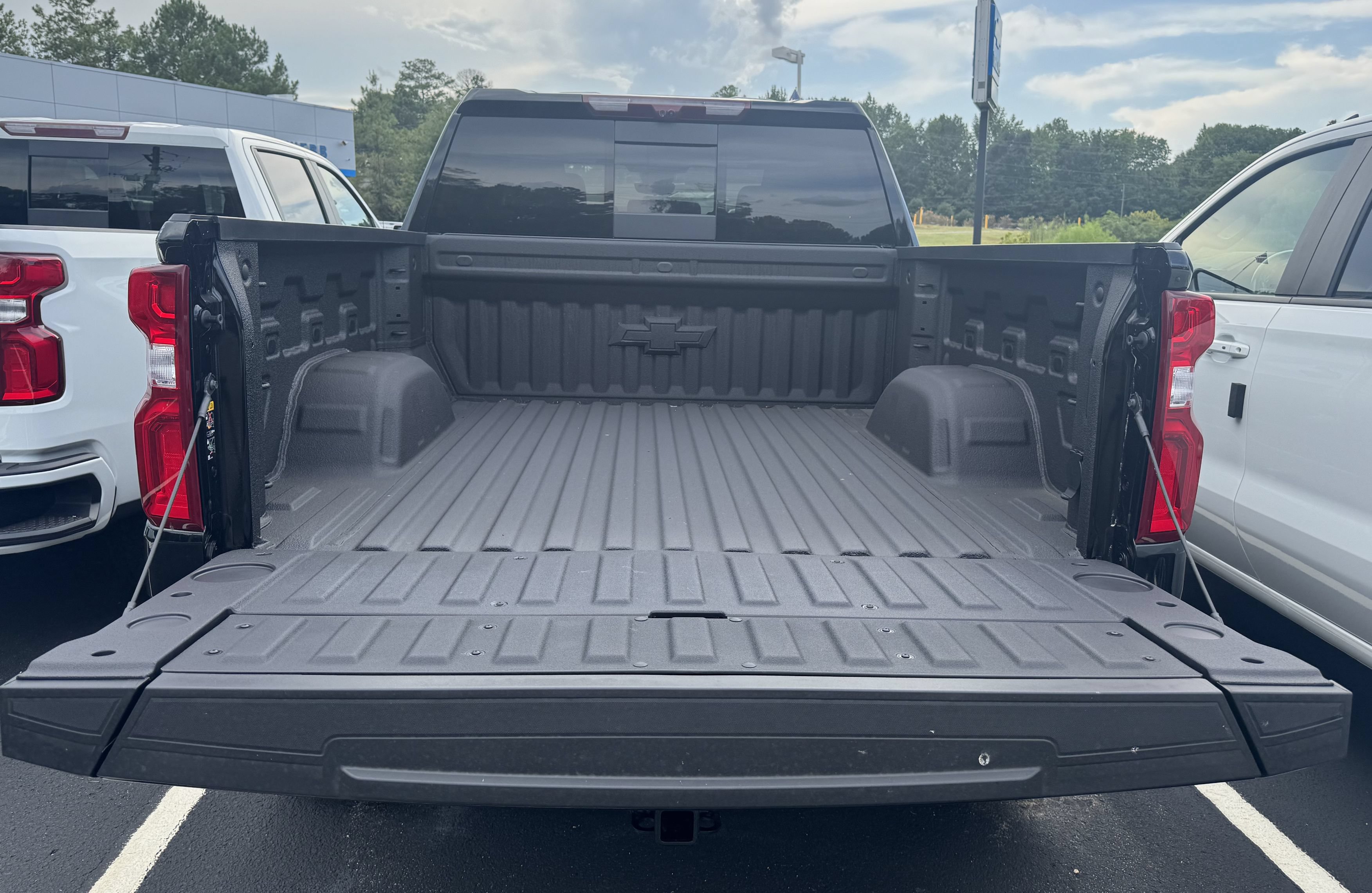 New 2026 Chevrolet Silverado 1500 ZR2 w/ Dark Appearance Package AWD/4WD image 23