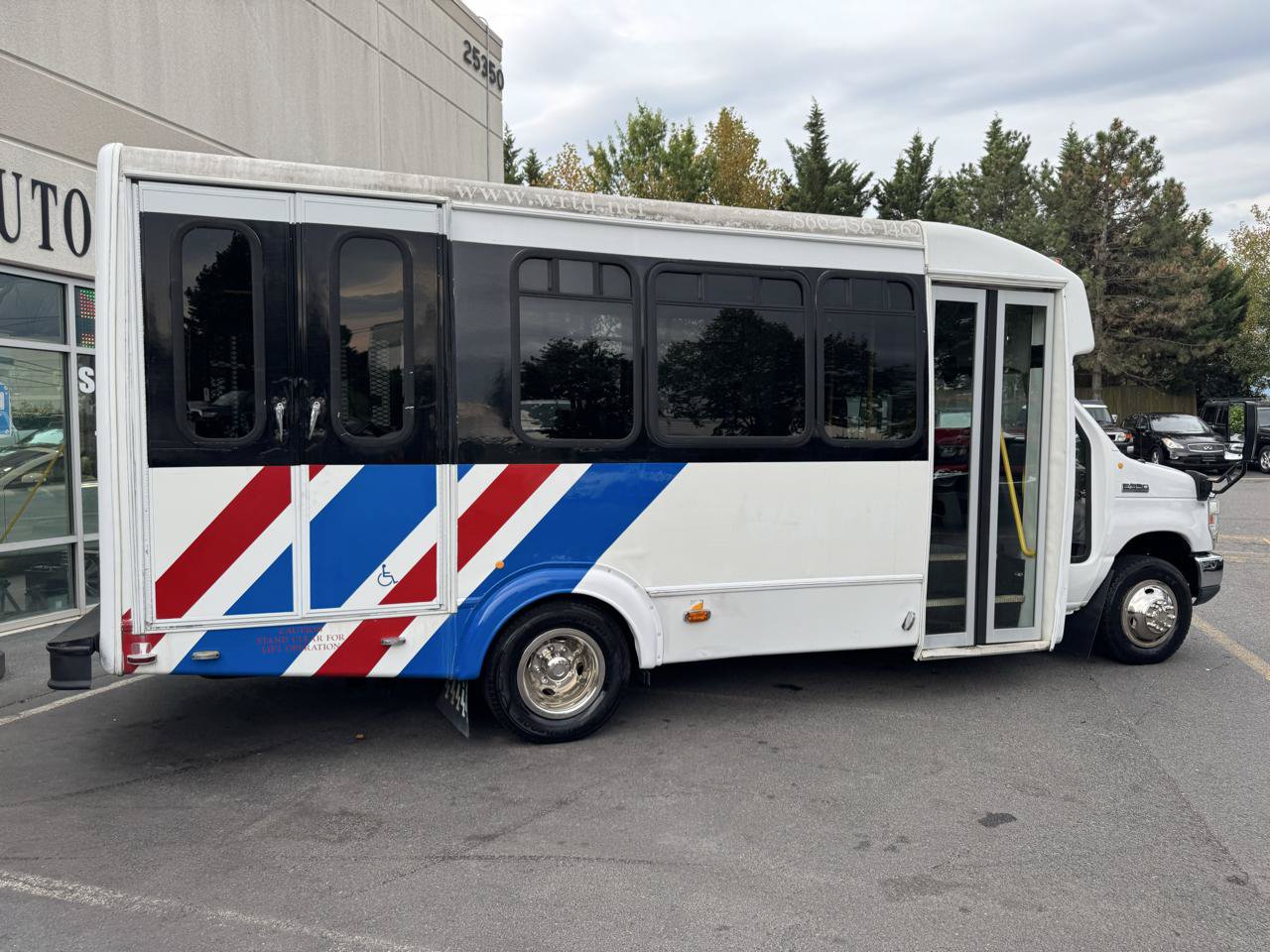 Used 2012 Ford E-350 and Econoline 350 Super Duty w/ Shuttle Bus Prep Pkg RWD image 3