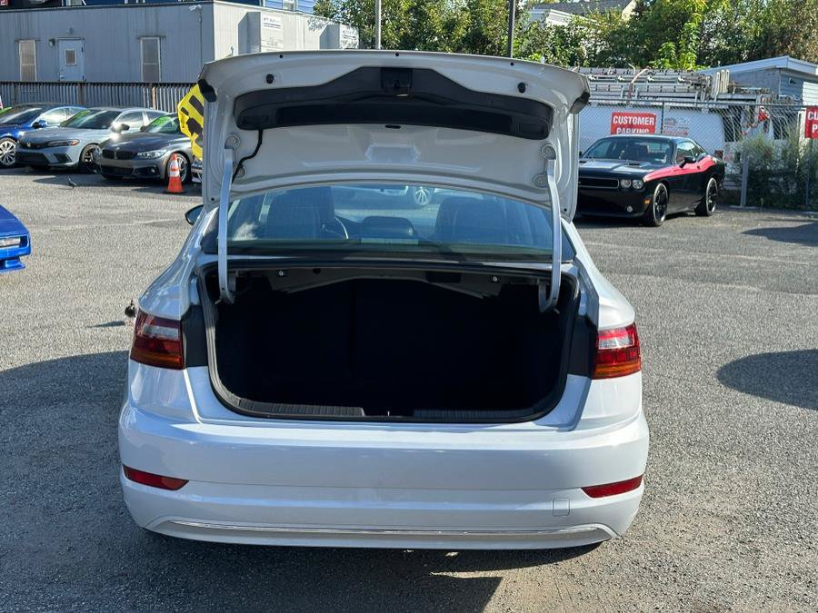 Used 2019 Volkswagen Jetta SE w/ Cold Weather Package FWD image 33
