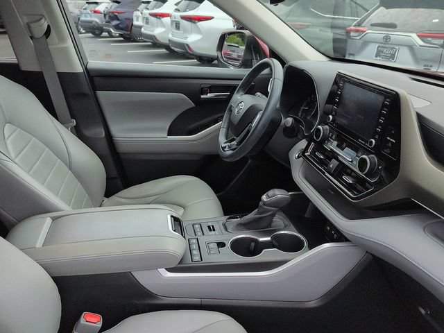 Used 2020 Toyota Highlander XLE AWD/4WD image 10