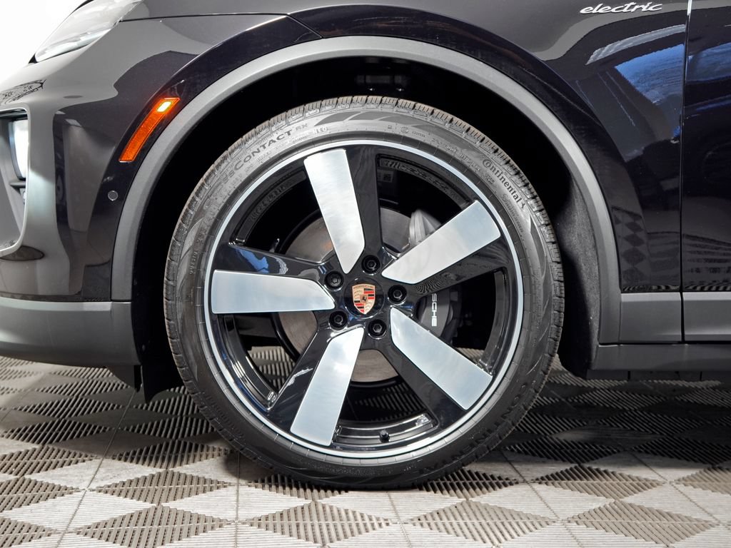 New 2026 Porsche Macan 4 Electric AWD/4WD image 13