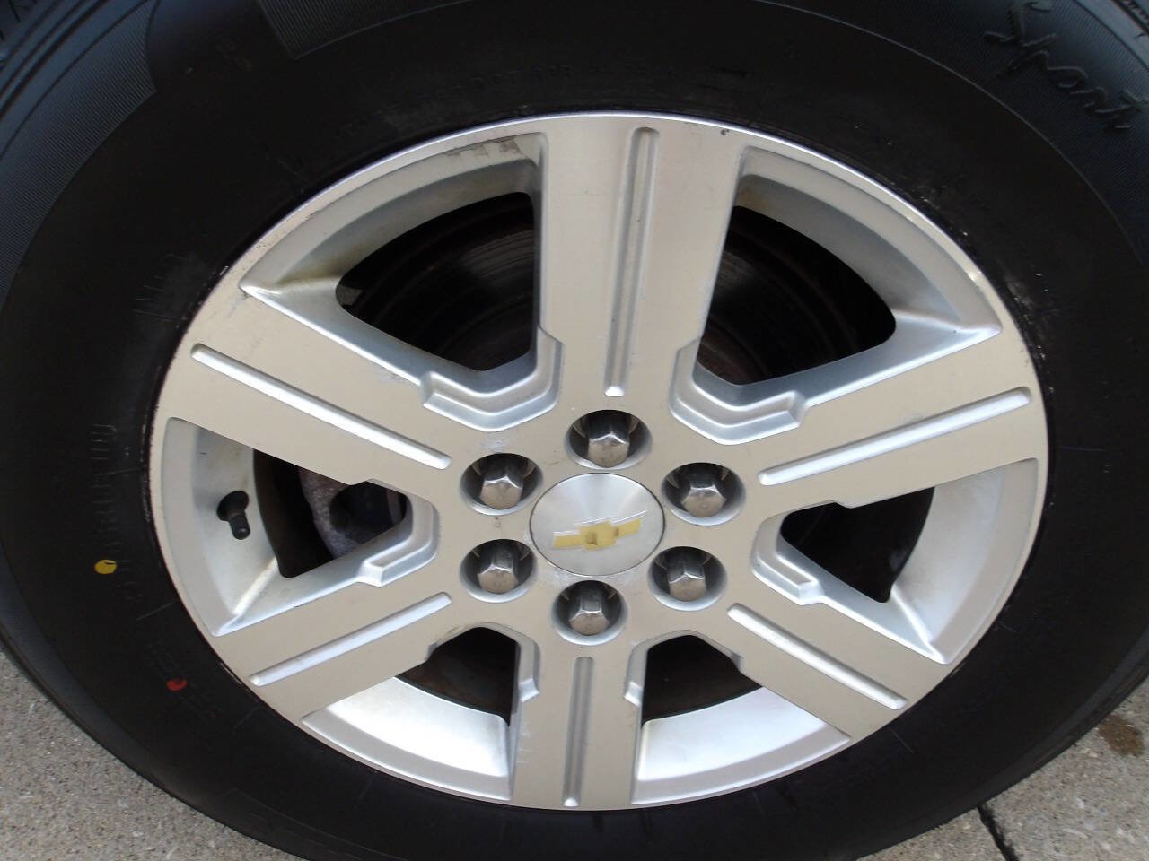 Used 2012 Chevrolet Traverse LT image 24