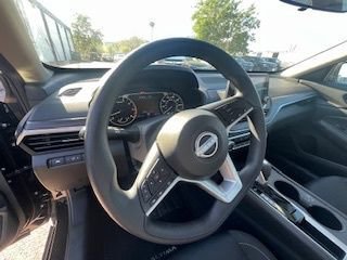 Used 2025 Nissan Altima 2.5 SV image 15