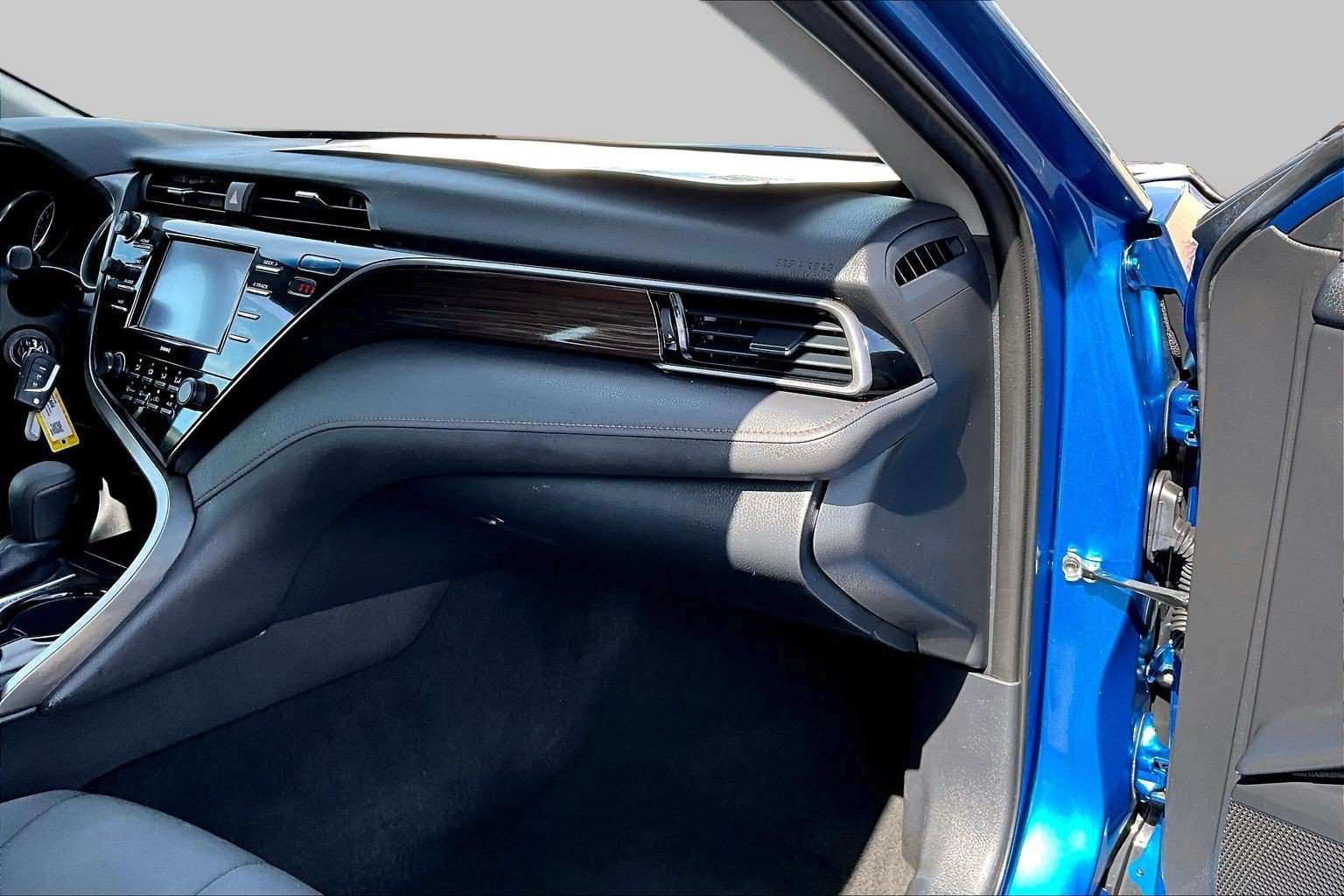 Used 2020 Toyota Camry LE FWD image 15