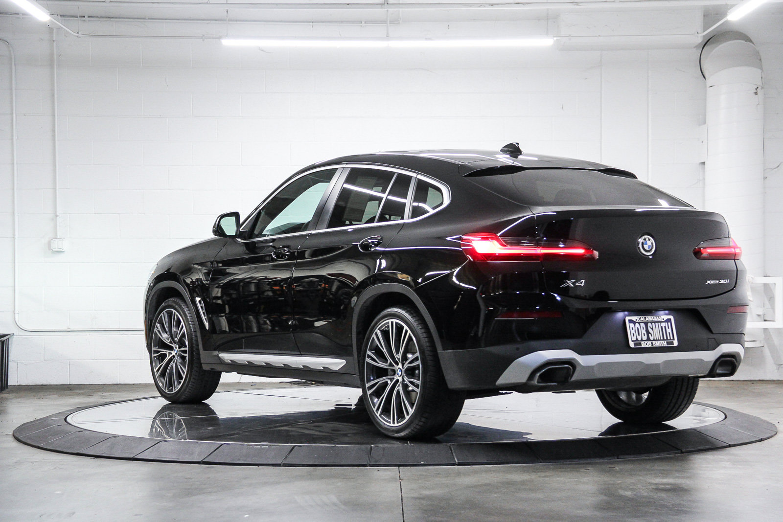 Certified 2023 BMW X4 xDrive30i w/ Parking Assistance Package AWD/4WD image 4