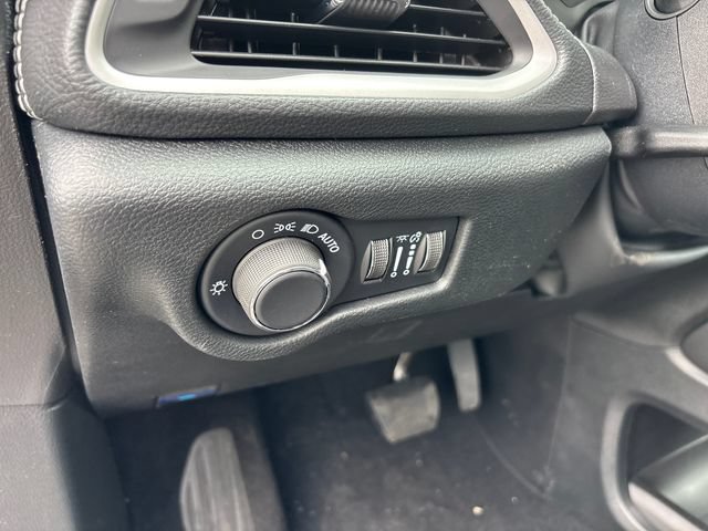 New 2027 Chrysler Pacifica Limited AWD/4WD image 19