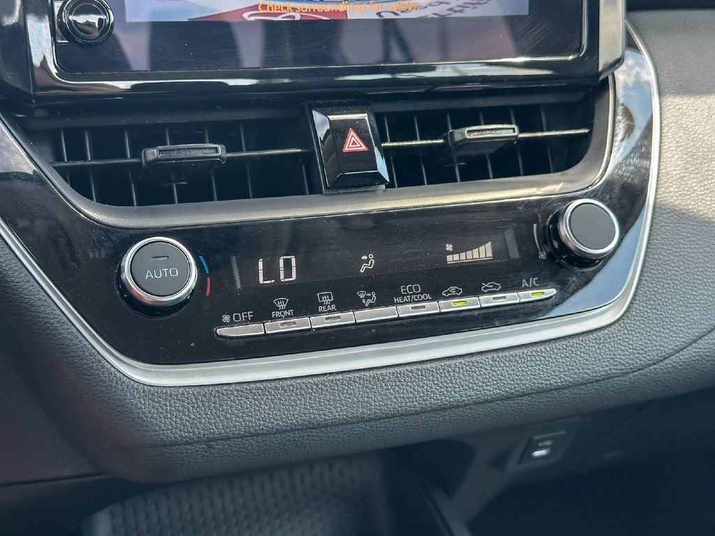 Certified 2025 Toyota Corolla LE FWD image 31