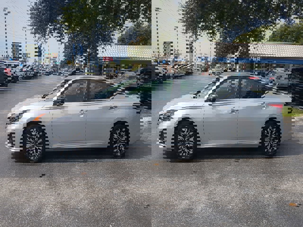 Used 2024 Nissan Altima 2.5 SV image 7