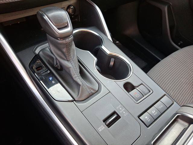 Used 2022 Toyota Highlander LE AWD/4WD image 4