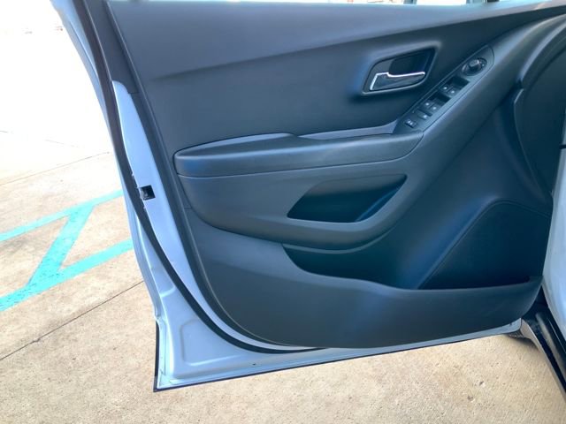 Used 2022 Chevrolet Trax LS w/ Tint and Cruise Package image 14