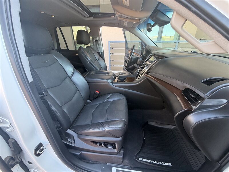 Used 2019 Cadillac Escalade Luxury image 27