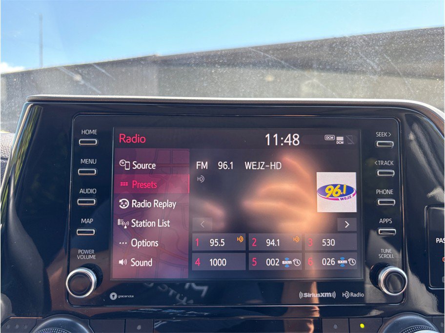 Used 2021 Toyota Highlander XLE AWD/4WD image 27