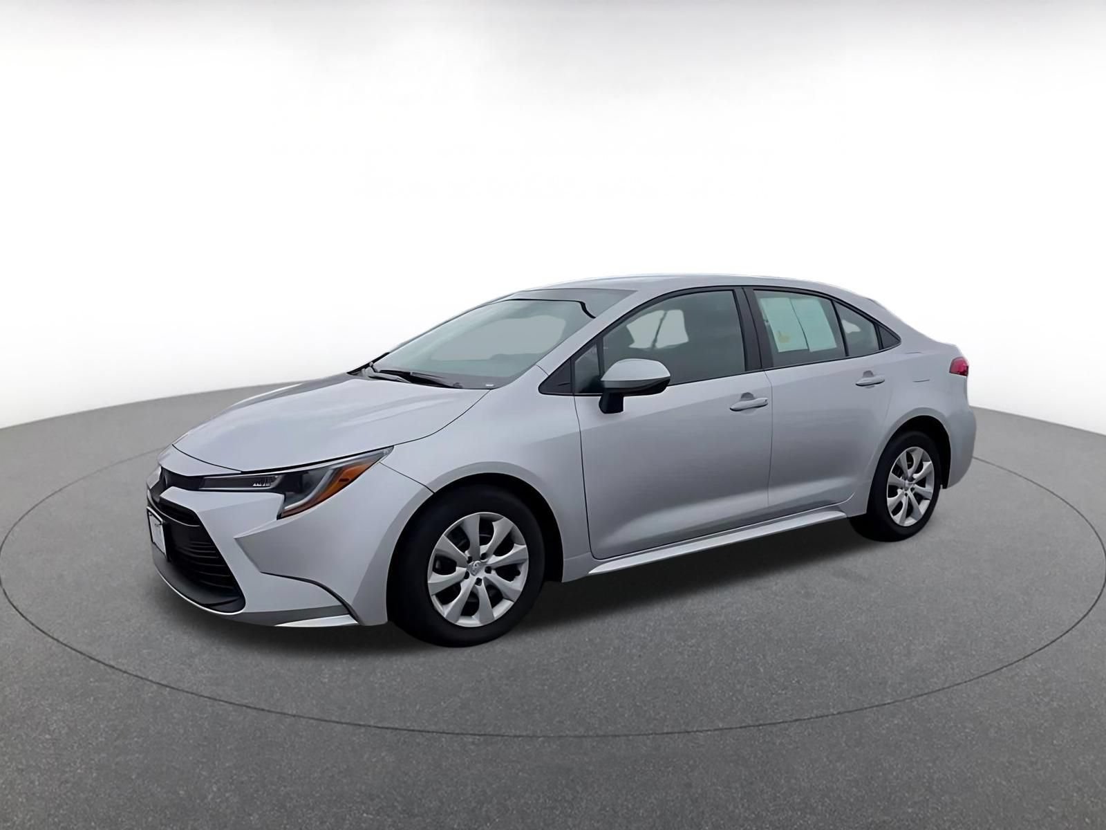 Used 2025 Toyota Corolla LE FWD image 8