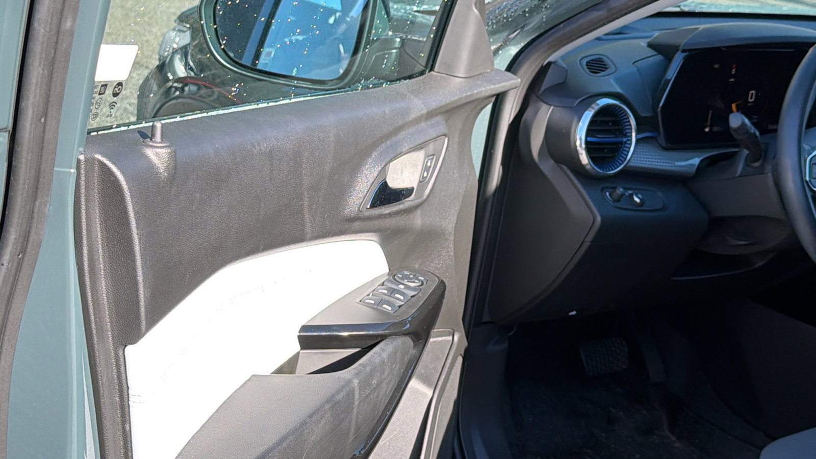 Used 2025 Chevrolet Trax LT w/ Driver Confidence Package image 15