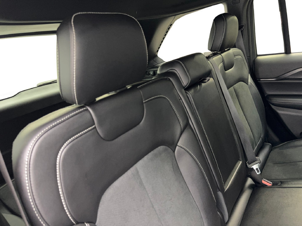 Used 2025 Jeep Grand Cherokee Altitude RWD image 41