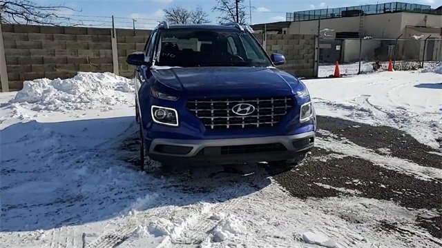 Used 2023 Hyundai Venue Limited w/ Cargo Package image 2