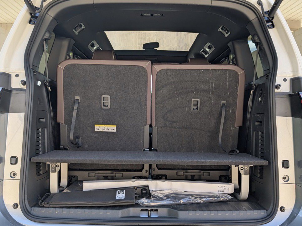 Used 2025 Volkswagen ID. Buzz Pro S Plus RWD image 6