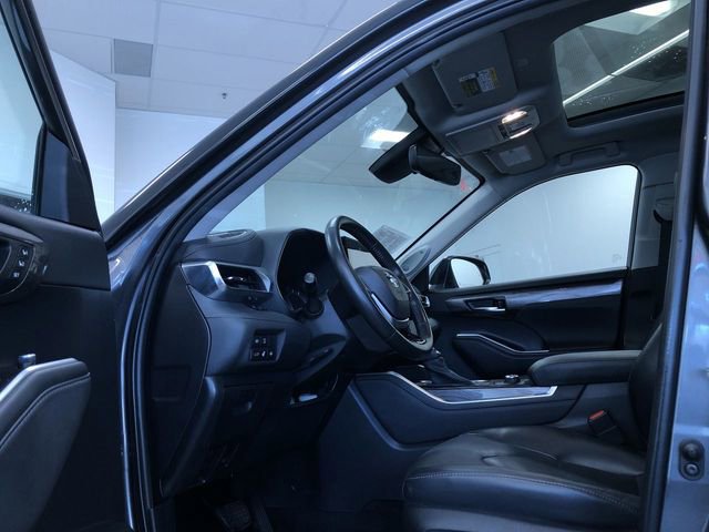 Used 2022 Toyota Highlander Platinum AWD/4WD image 11