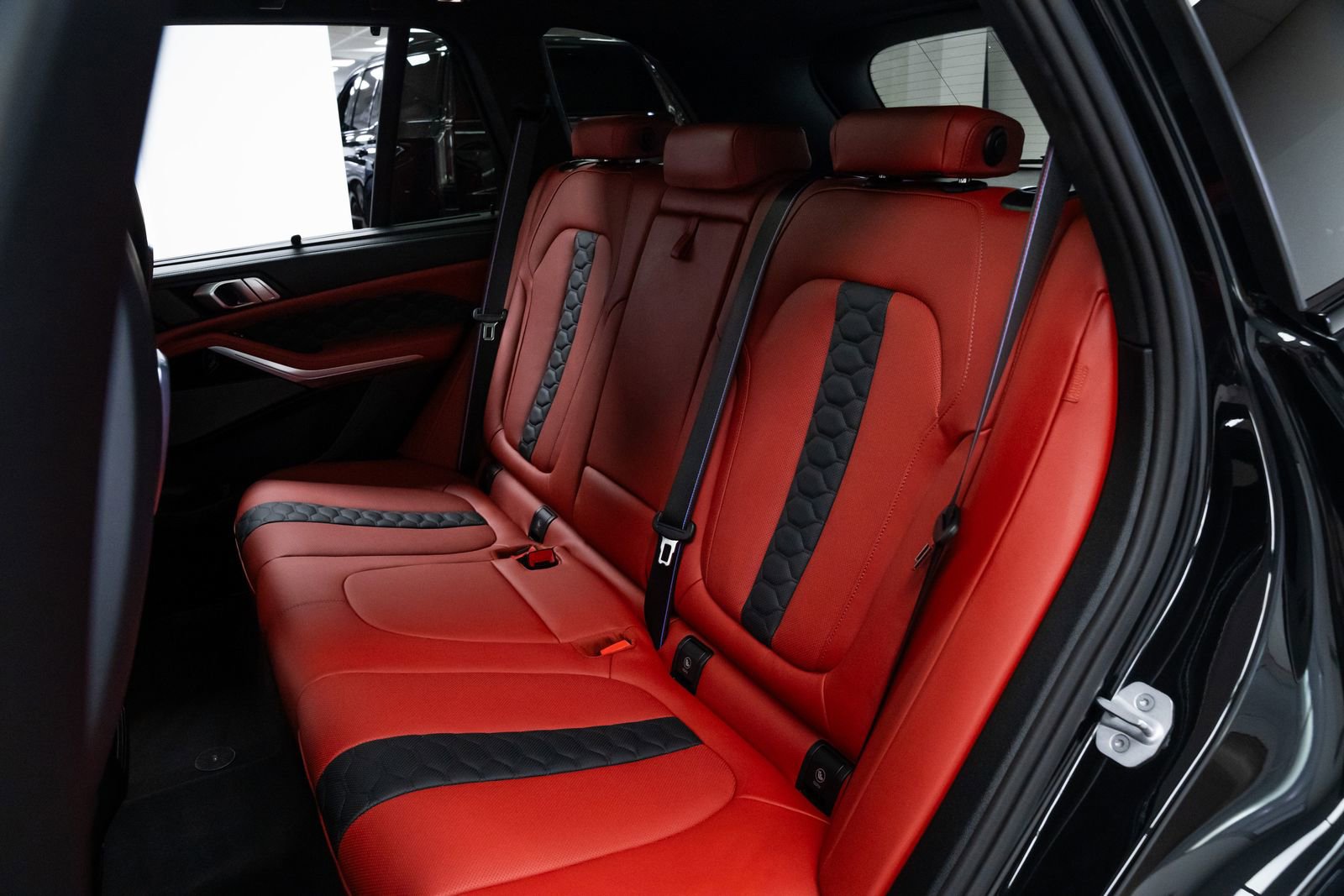 Used 2026 BMW X5 M Competition w/ Executive Package image 21