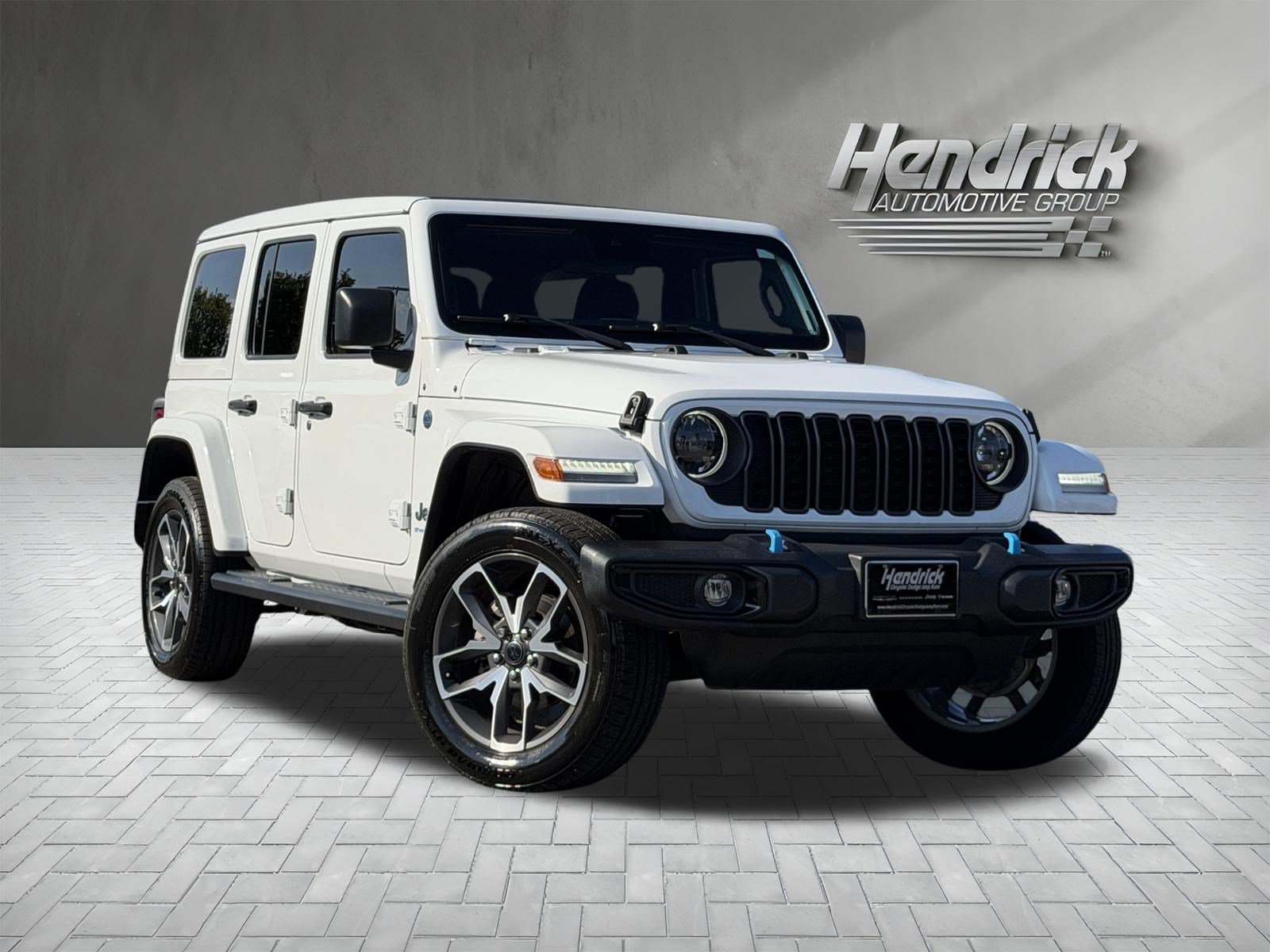 Used 2024 Jeep Wrangler Unlimited w/ Convenience Group AWD/4WD image 2