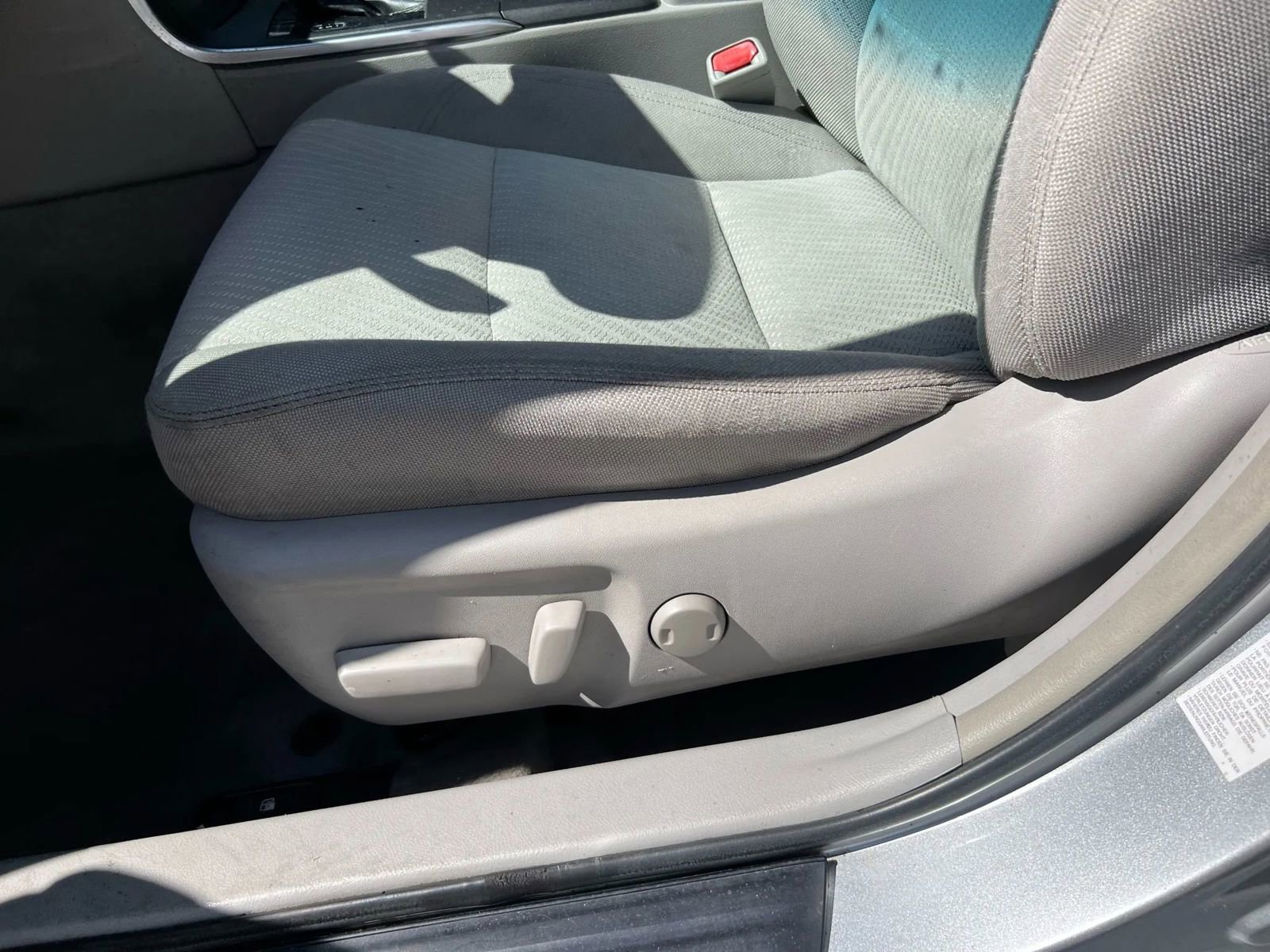 Used 2015 Toyota Camry LE image 18